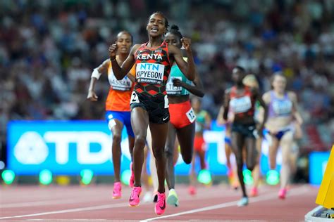 Faith Kipyegon pushes pace and pulls away to defend 1,500-meter title at world championships